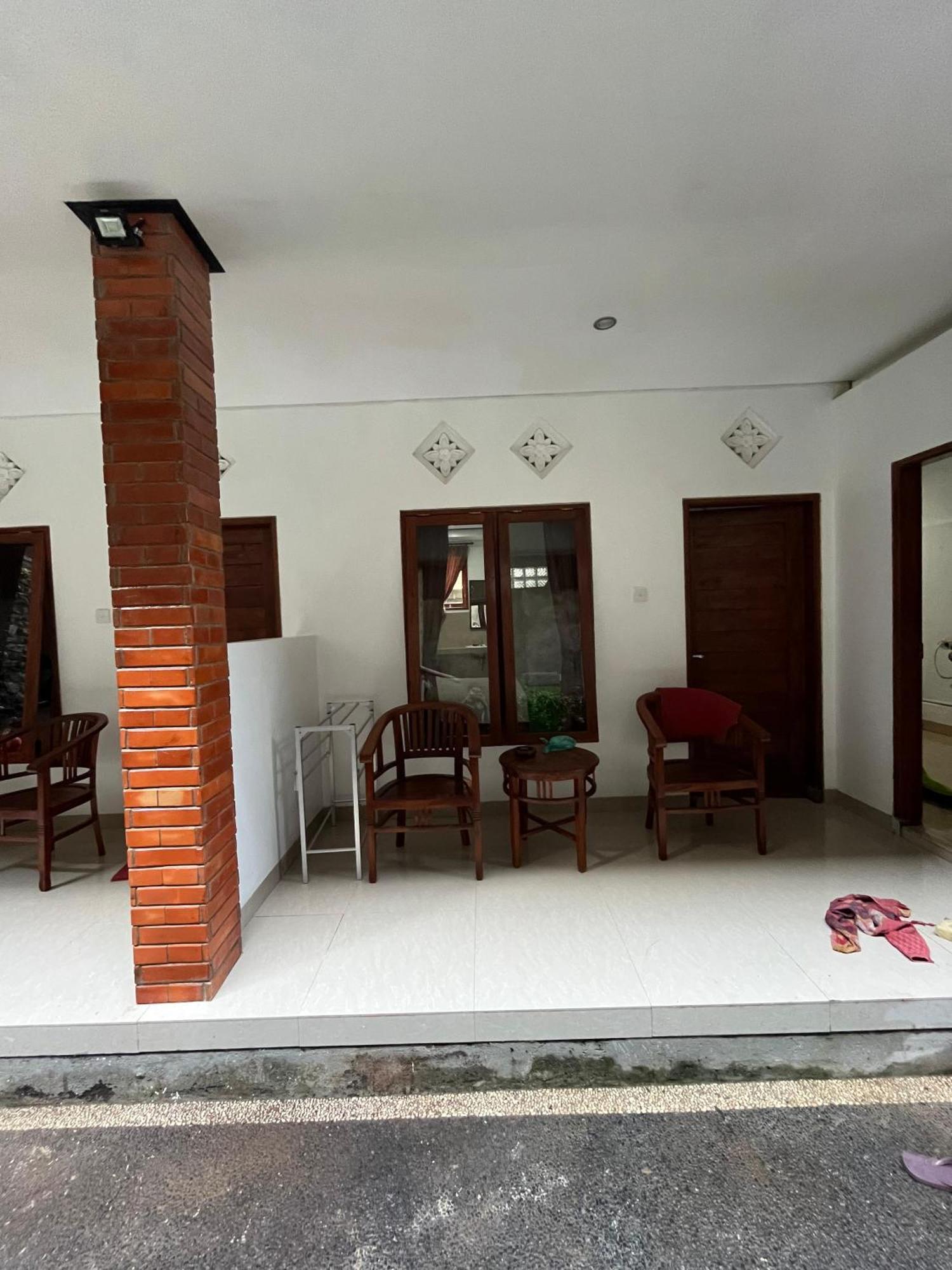 Gusti Homestay *